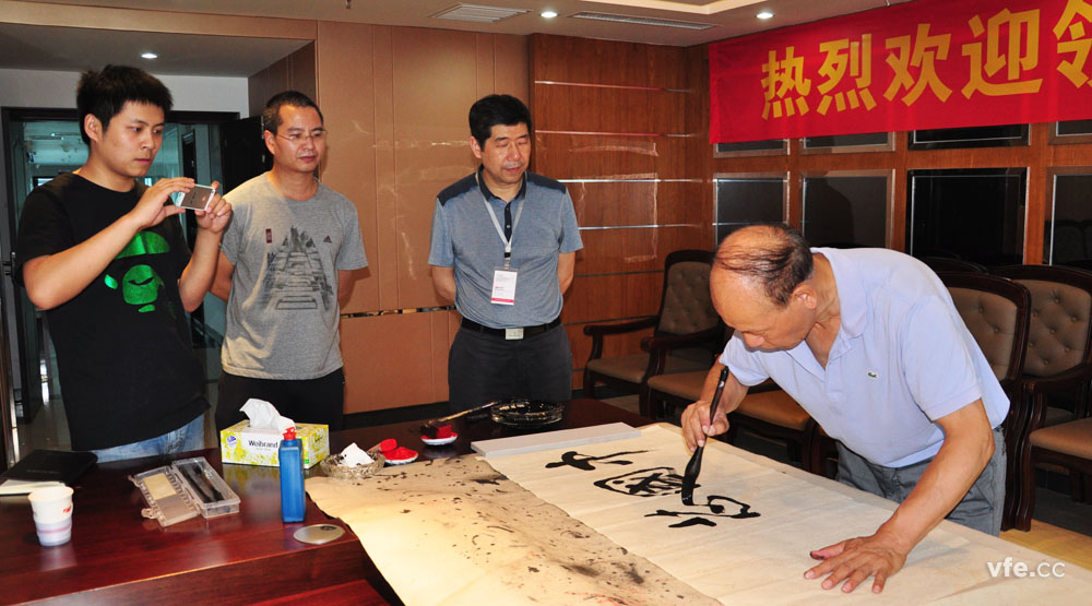 國防科大原電子科學(xué)與工程學(xué)院政委 為“中國芯，銀河夢”題詞